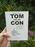 Tom est un con